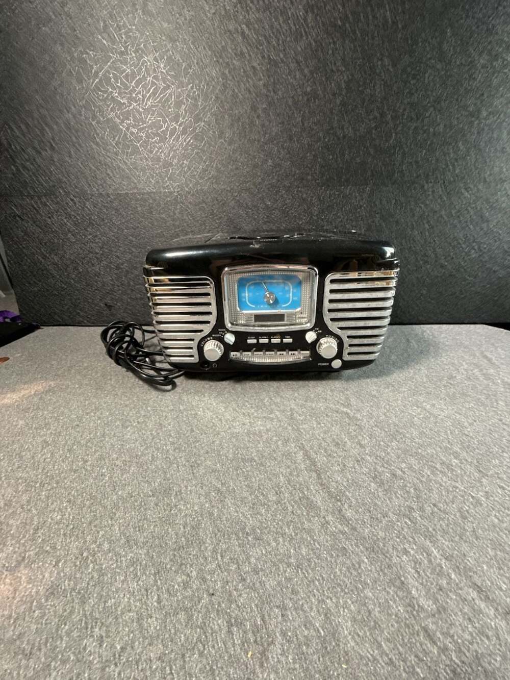 Crosley CR612 Corsair Retro AM/FM Radio and CD Player Clock (tested)